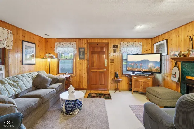 $189,000 | 8614 South Pleasure Valley Road, Waldron, IN 46182