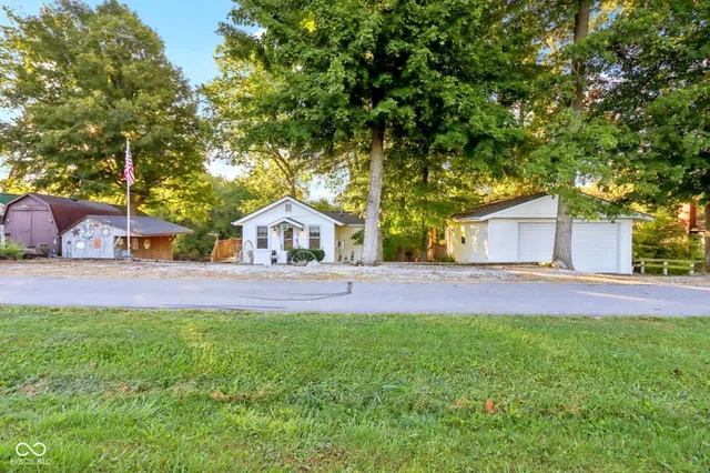 $189,000 | 8614 South Pleasure Valley Road, Waldron, IN 46182