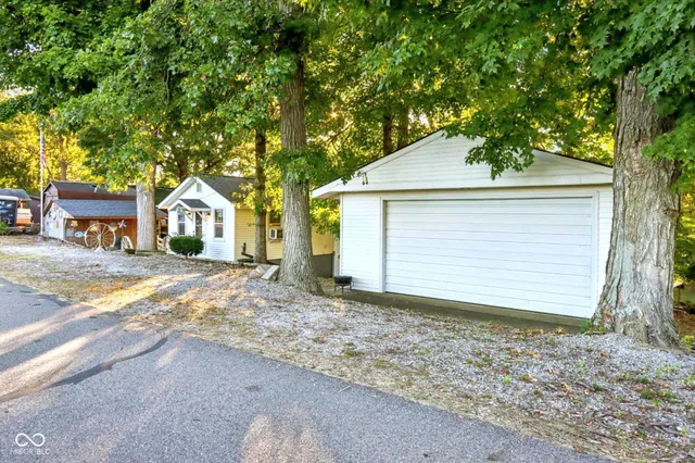 $189,000 | 8614 South Pleasure Valley Road, Waldron, IN 46182