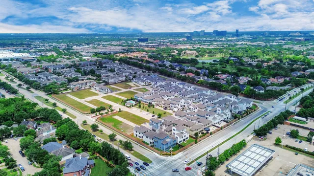 $3,900 | 12016 Royal Oaks Banner Way, Houston, TX 77082