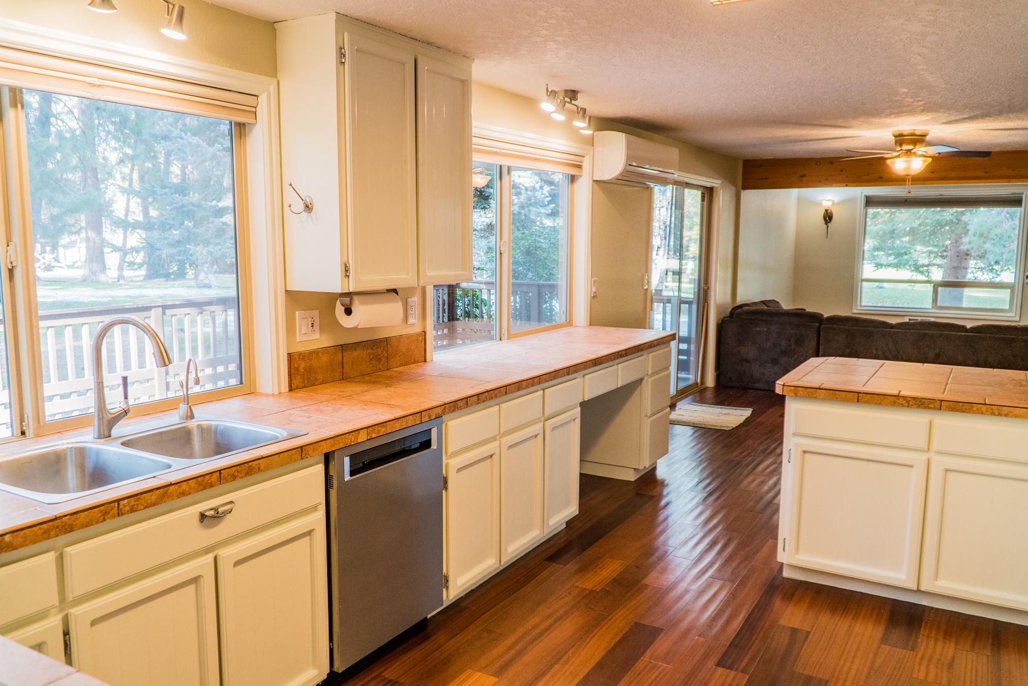 20380 Strawline Road Bend, OR 97702 - Photo 10 of 30 10