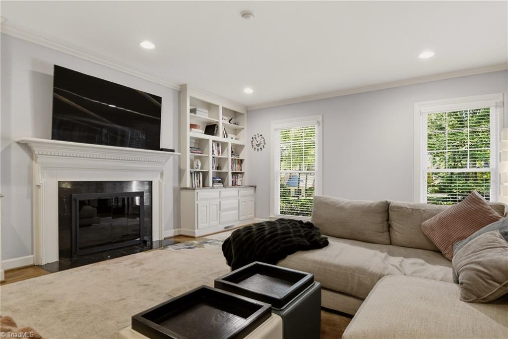 3105 St Regis Road Greensboro, NC 27408 - Photo 4 of 38