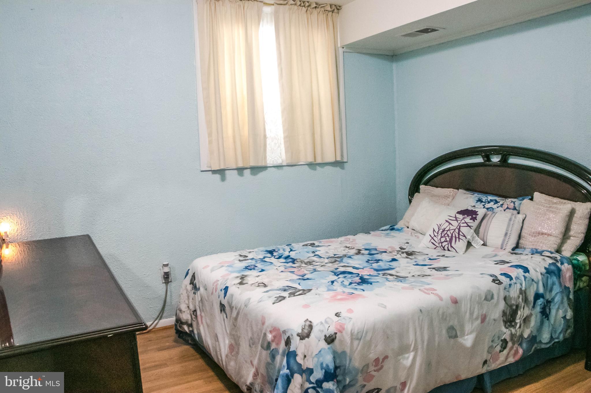 4212 Kinmount Road Lanham, MD 20706 - Photo 16 of 24 VERY GOOD SIZE BED ROOM IN THE SPIT LEVEL