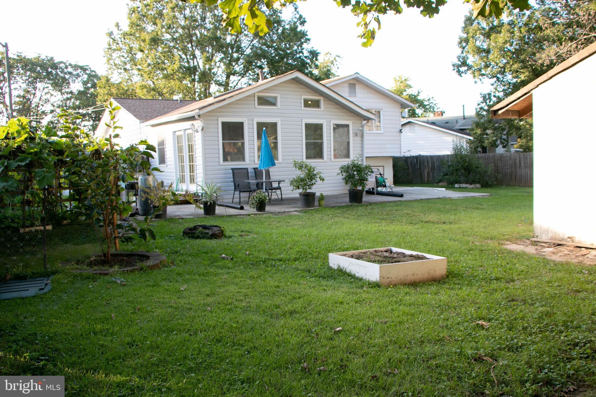 BEAUTIFULL BACKYARD