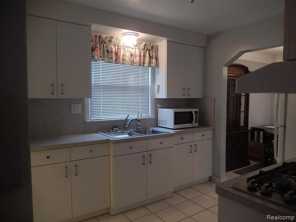 6616 Maple Street Dearborn, MI 48126 - Photo 9 of 21