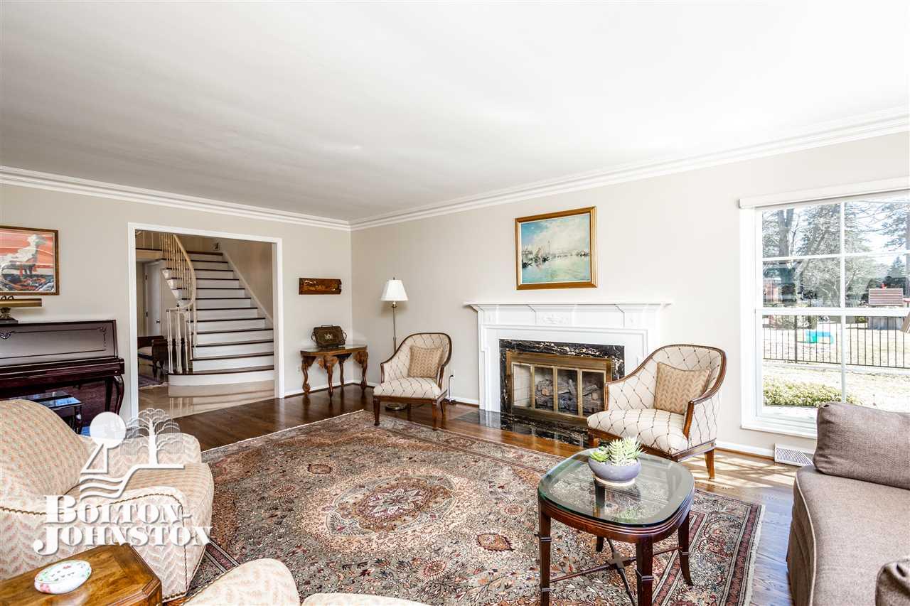 53 Stonehurst Road Grosse Pointe, MI 48236 - Photo 2 of 71 31374249-1.JPG