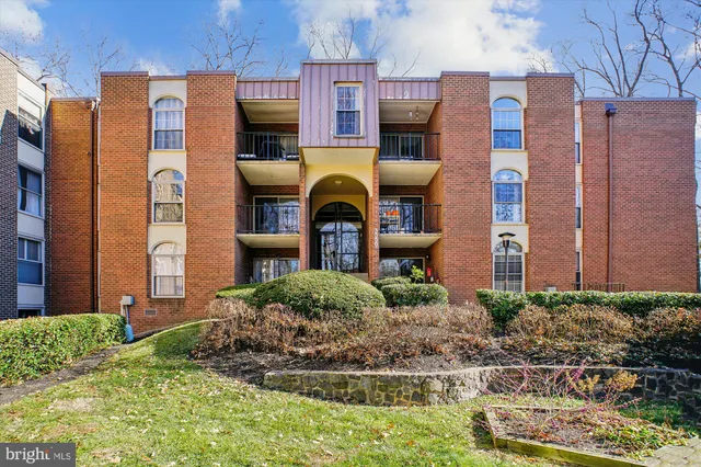 $2,100 | 3356 Woodburn Road, Unit 34, Annandale, VA 22003