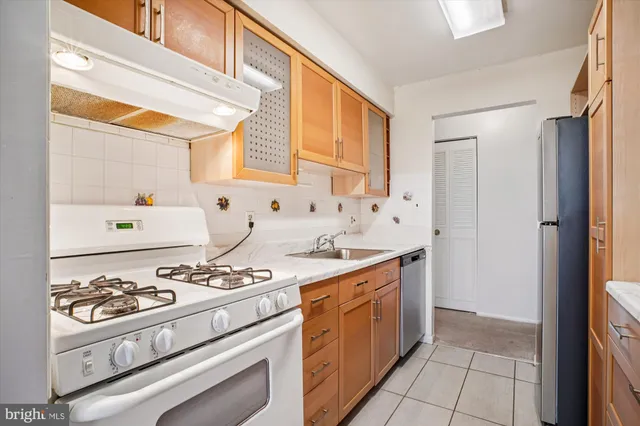 a kitchen with a stove and a refrigerator