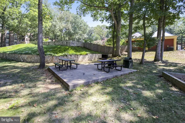 a view of a tennis court