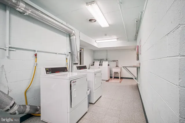 $2,100 | 3356 Woodburn Road, Unit 34, Annandale, VA 22003