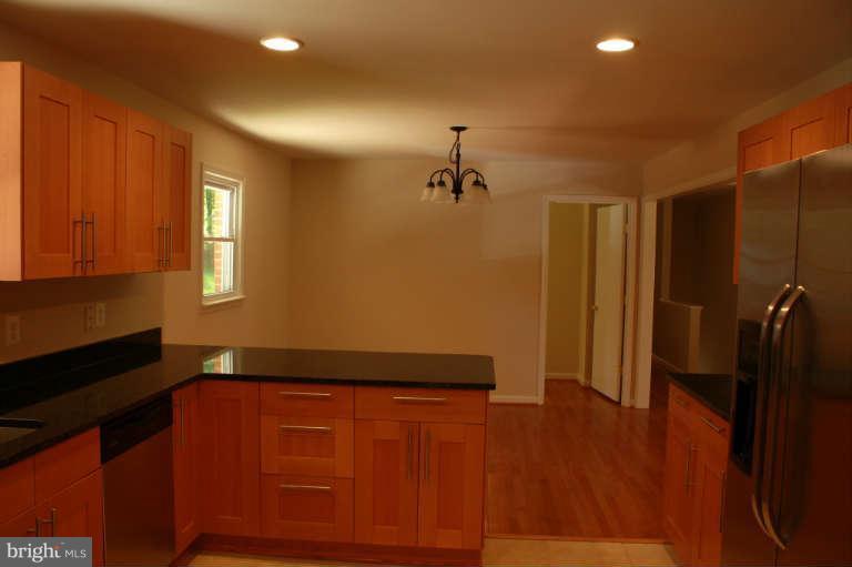 2447 Winchester Road Delaplane, VA 20144 - Photo 5 of 24 Kitchen