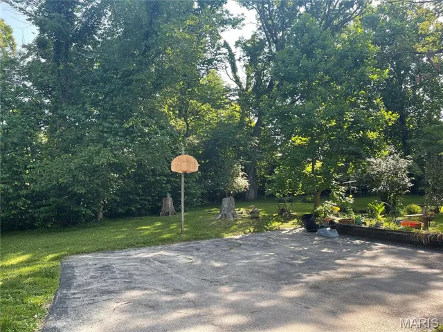 $900,000 | 17421 Private Vly Lane, Chesterfield, MO 63005