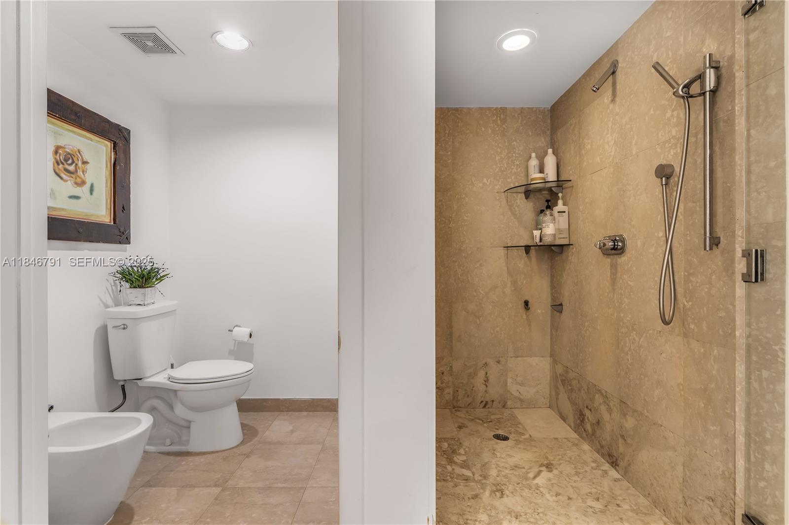400 Alton Road, Unit 2409 Miami Beach, FL 33139 - Photo 25 of 37 Photo 27