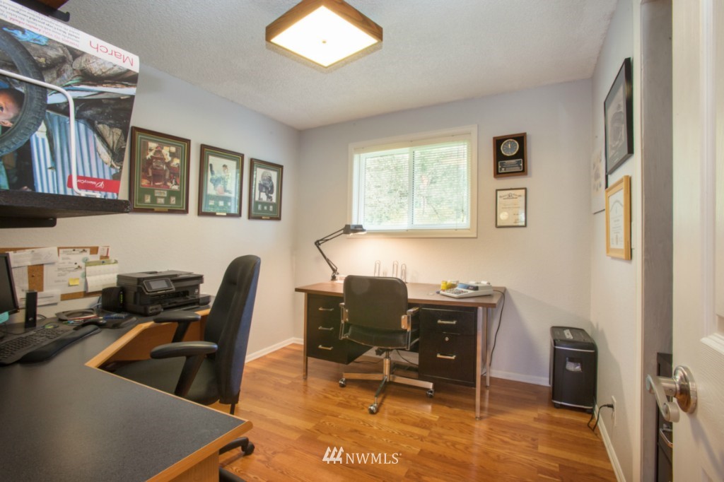 23017 Brier Road Brier, WA 98036 - Photo 14 of 21
