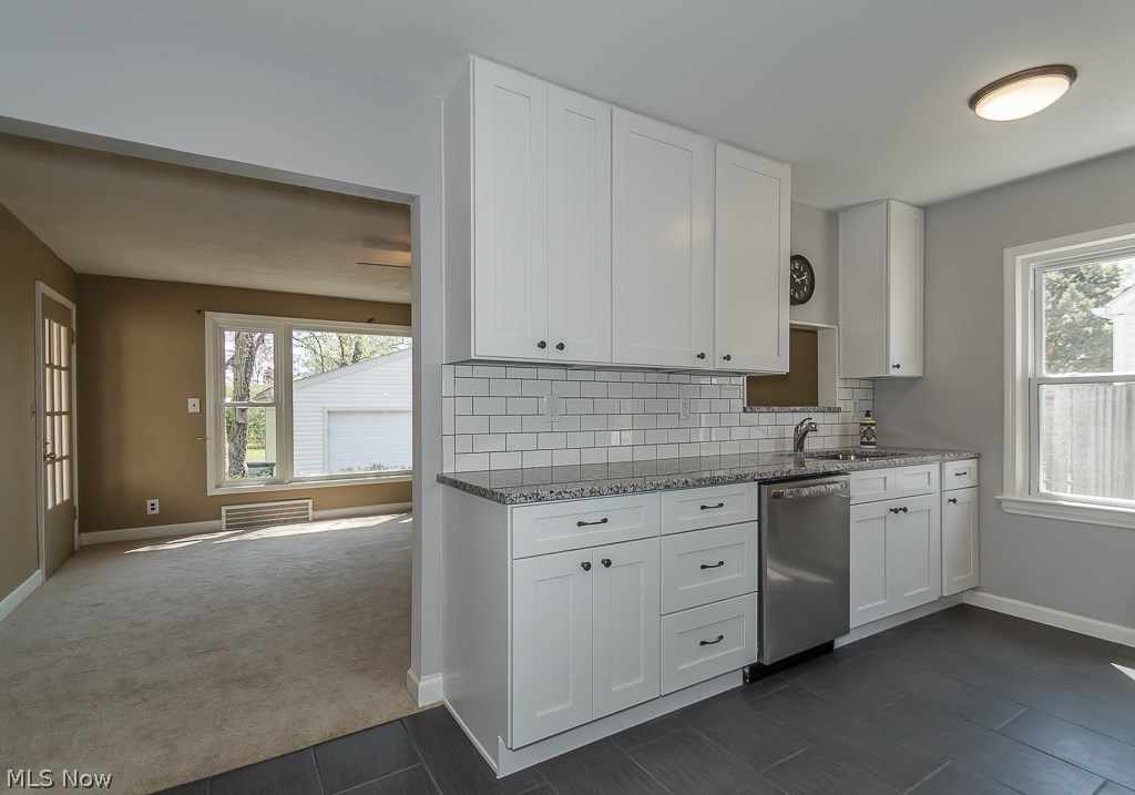 1661 Lander Road Cleveland, OH 44124 - Photo 3 of 19