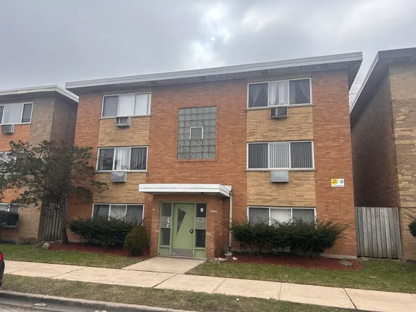 $1,200 | 4827 West 31st Street, Unit 2E, Cicero, IL 60804