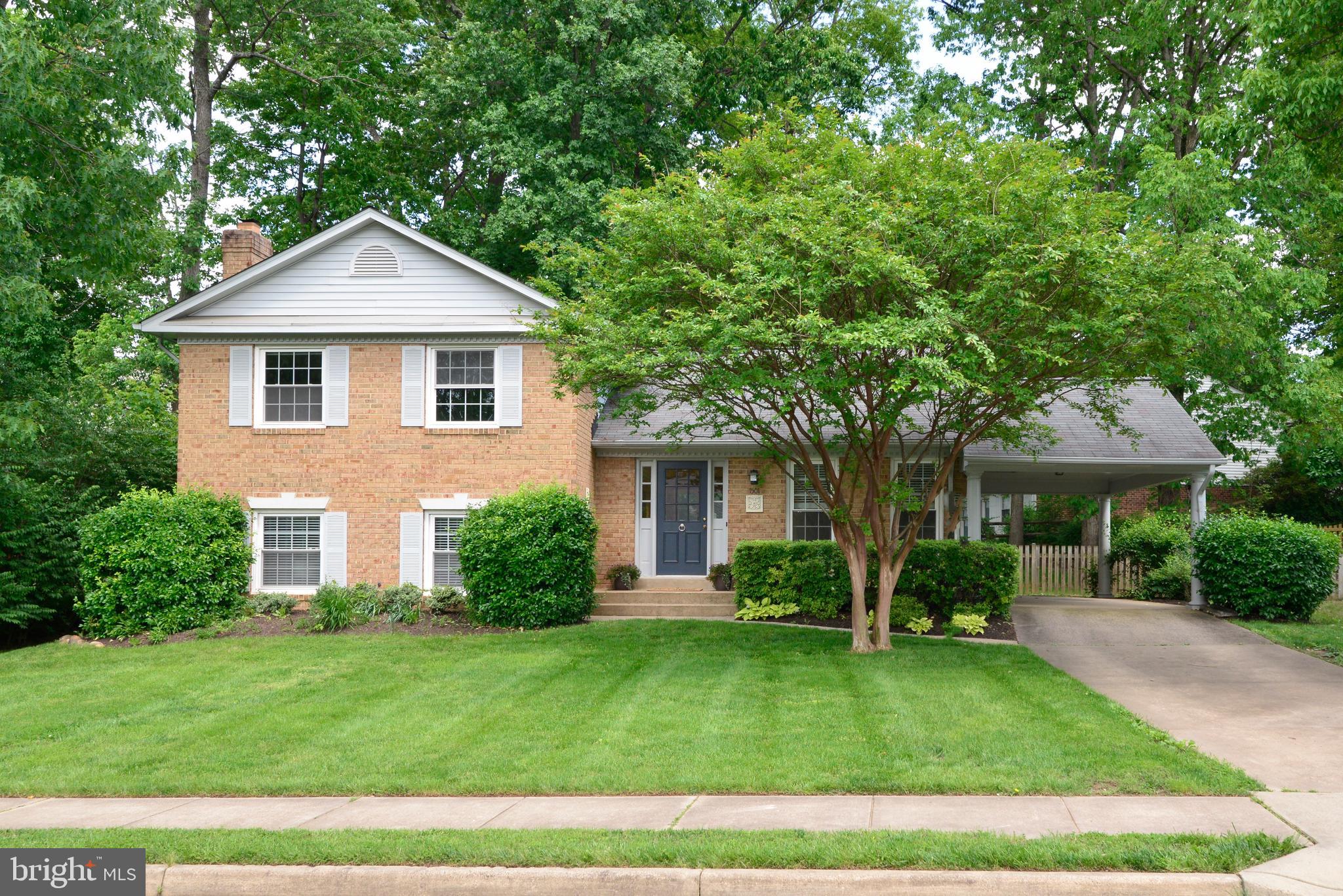 1501 Coat Ridge Road Herndon, VA 20170 - Photo 2 of 29 Charming Home in Sought After Stuart Ridge!
