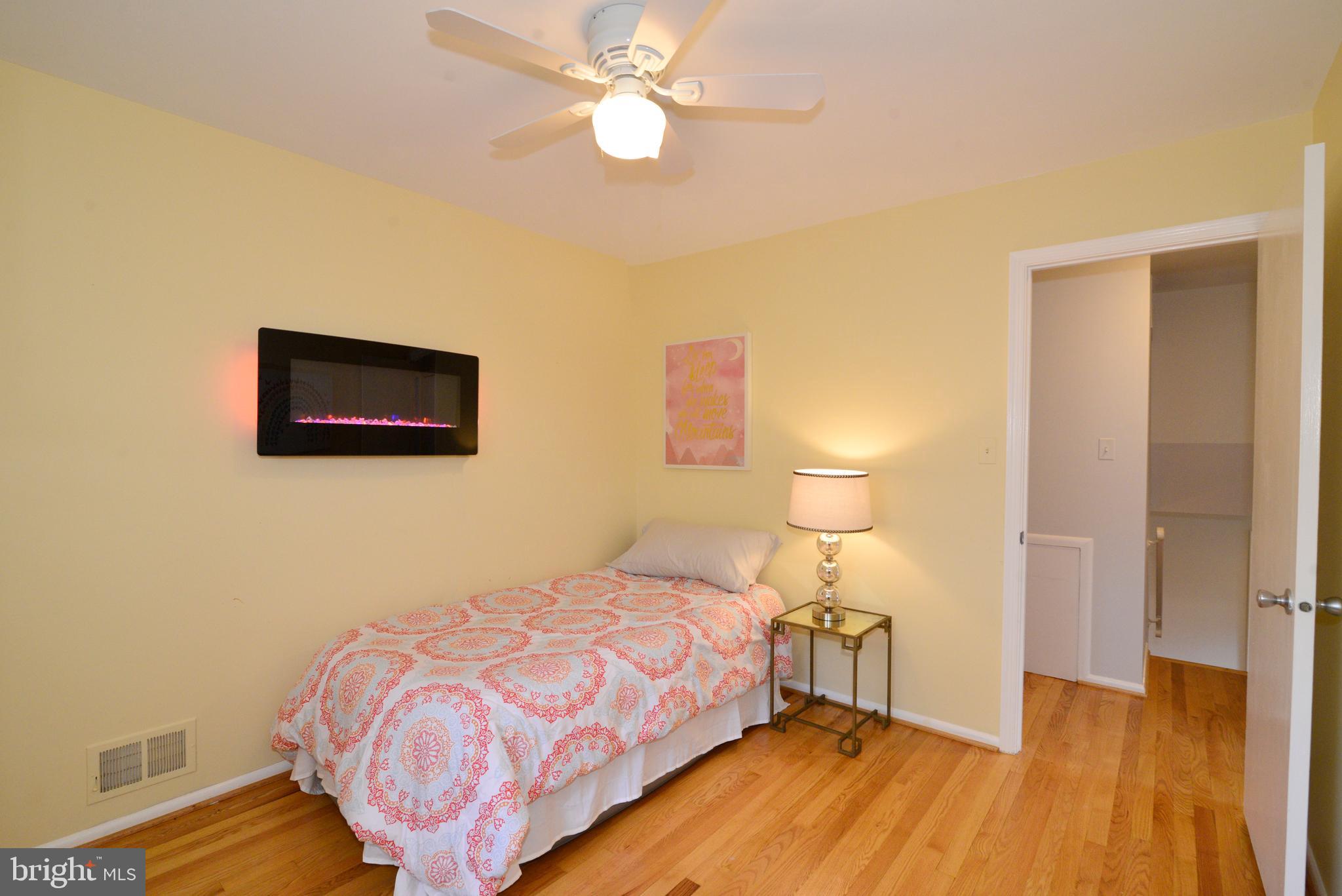 1501 Coat Ridge Road Herndon, VA 20170 - Photo 16 of 29 Upper Level Bedroom #2.