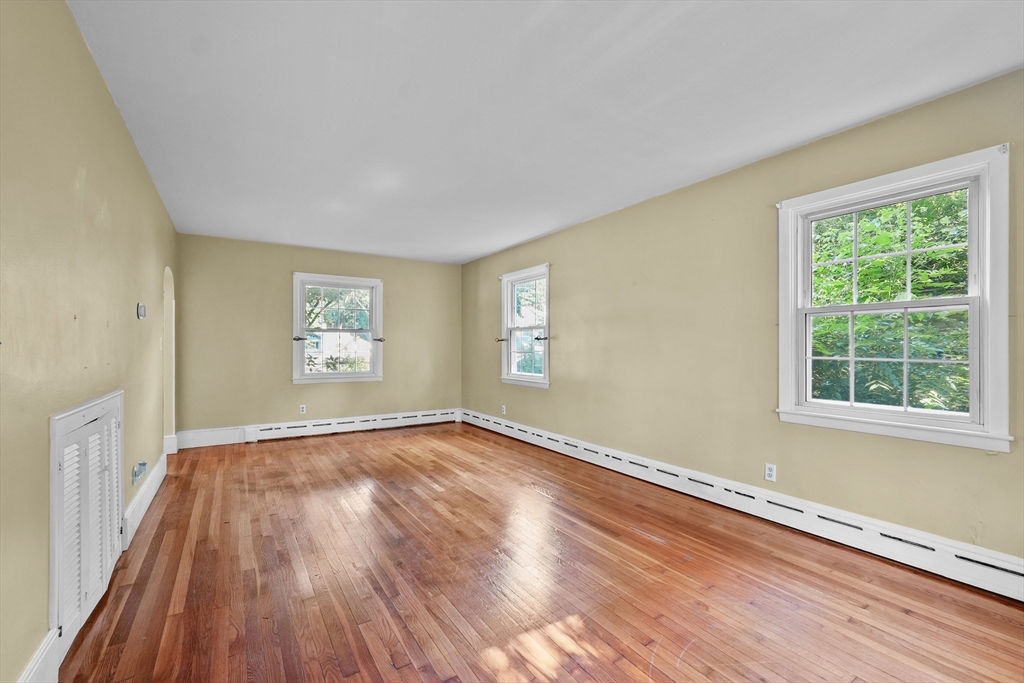 21 Vinnicum Road Swansea, MA 02777 - Photo 11 of 36 Gallery Image 11