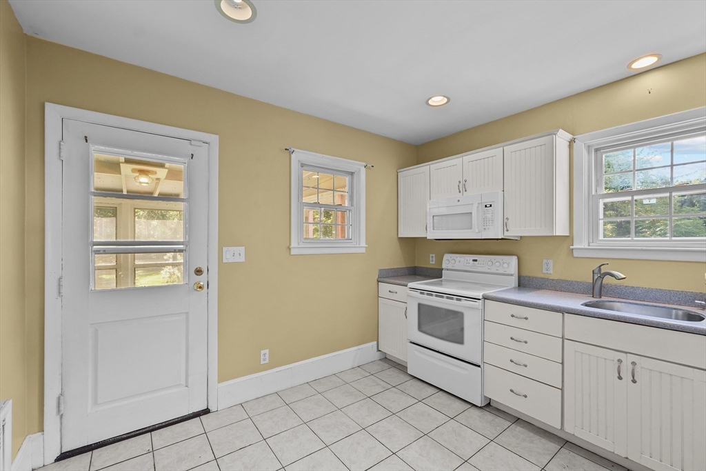 21 Vinnicum Road Swansea, MA 02777 - Photo 18 of 36 Gallery Image 18