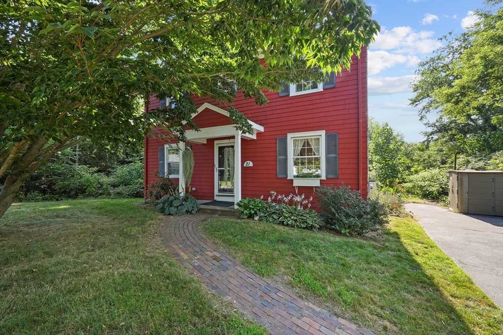 21 Vinnicum Road Swansea, MA 02777 - Photo 2 of 36 Gallery Image 2