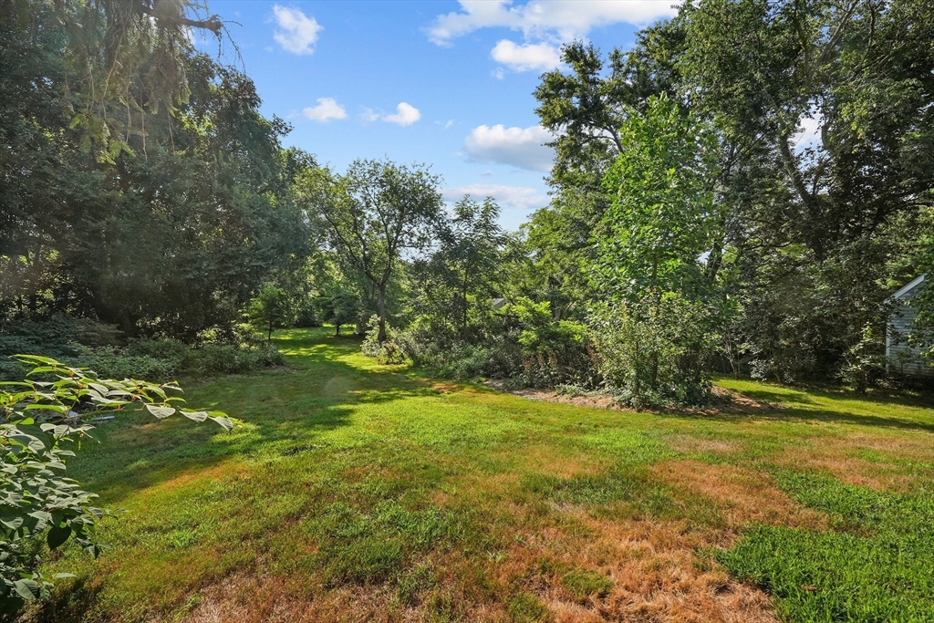 21 Vinnicum Road Swansea, MA 02777 - Photo 7 of 36 Gallery Image 7