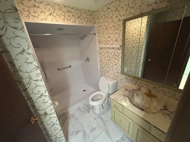 $89,900 | 5253 North Lovers Lane Road, Unit 204, Milwaukee, WI 53225