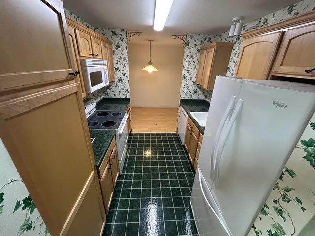 $89,900 | 5253 North Lovers Lane Road, Unit 204, Milwaukee, WI 53225