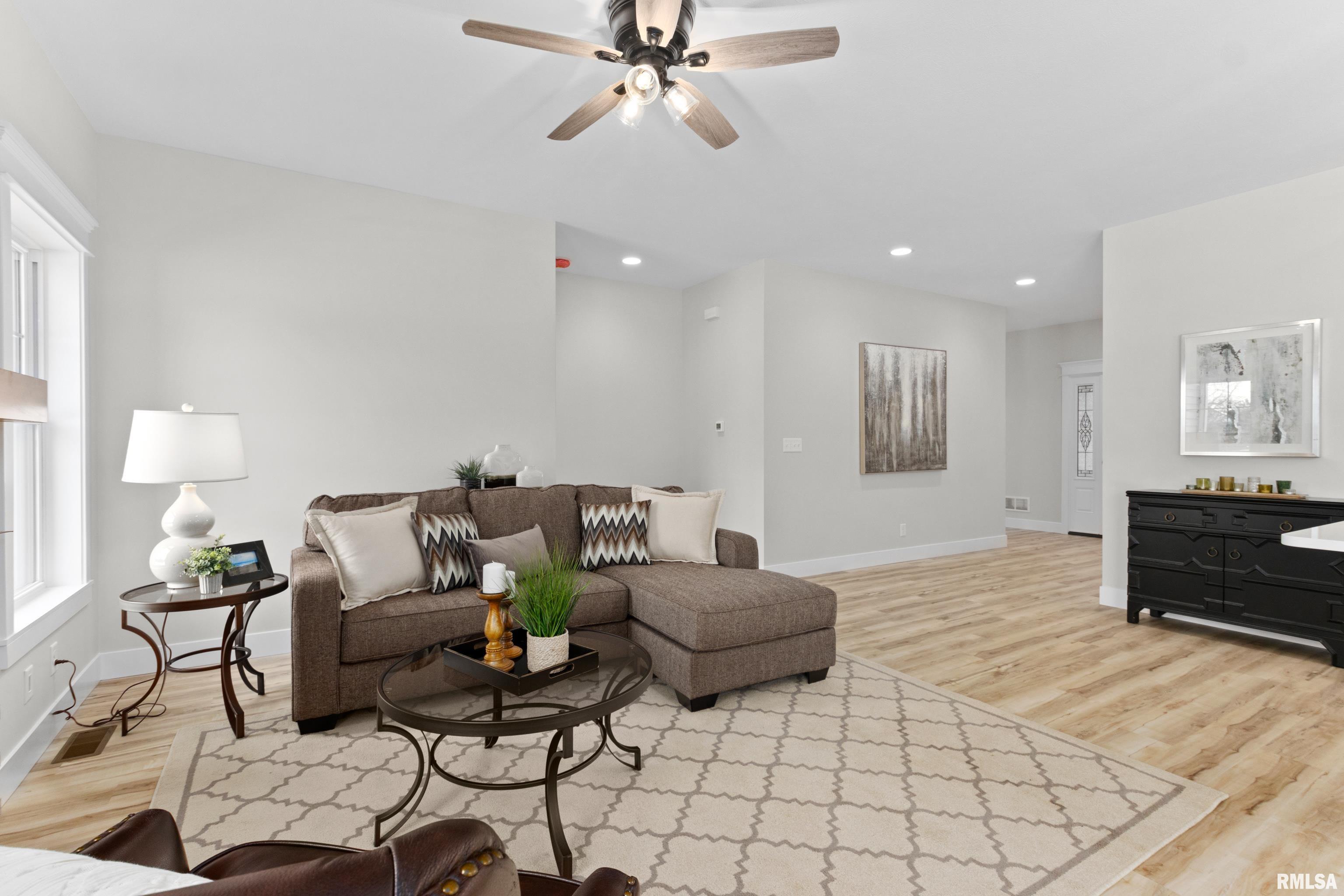 1604 Remington Road Pekin, IL 61554 - Photo 12 of 36 Gallery Image 12