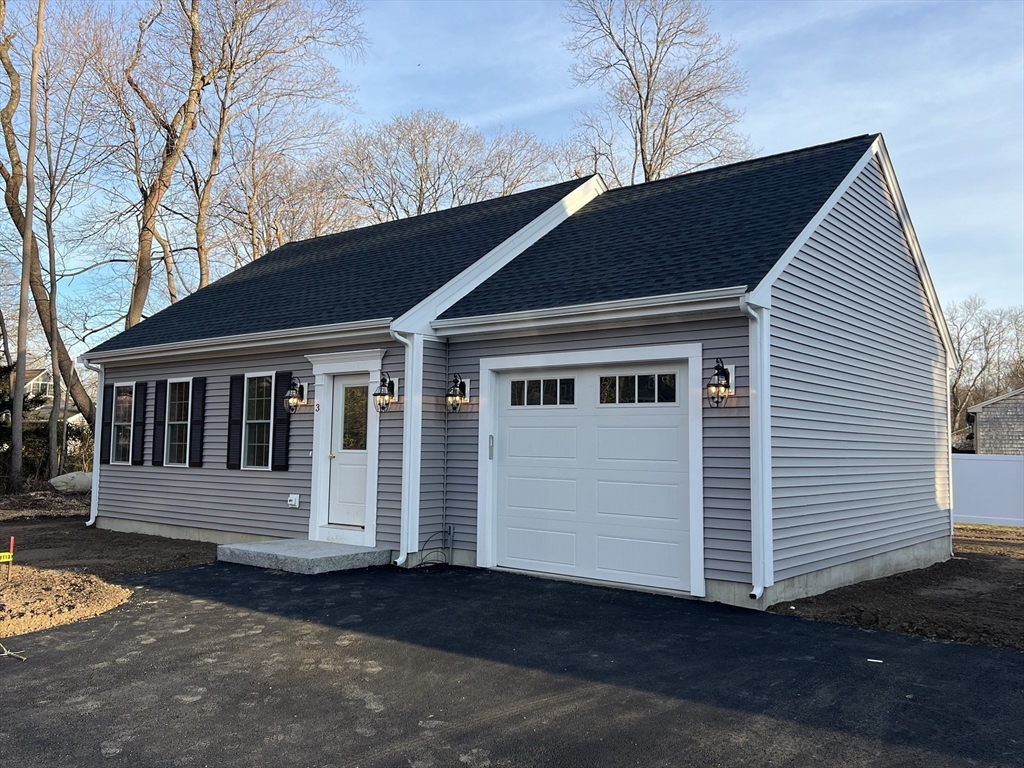 4 Hummingbird Path Watertown, MA 02472 - Photo 2 of 19