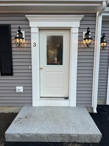 a view of a entryway of the house