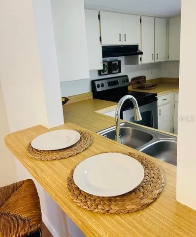 $157,000 | 2033 Hawkhurst Circle, Unit 180, Sun City Center, FL 33573