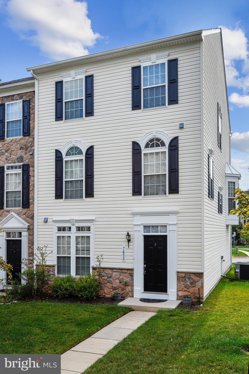 7652 Sandhurst Lane Hanover, MD 21076 - Photo 2 of 57