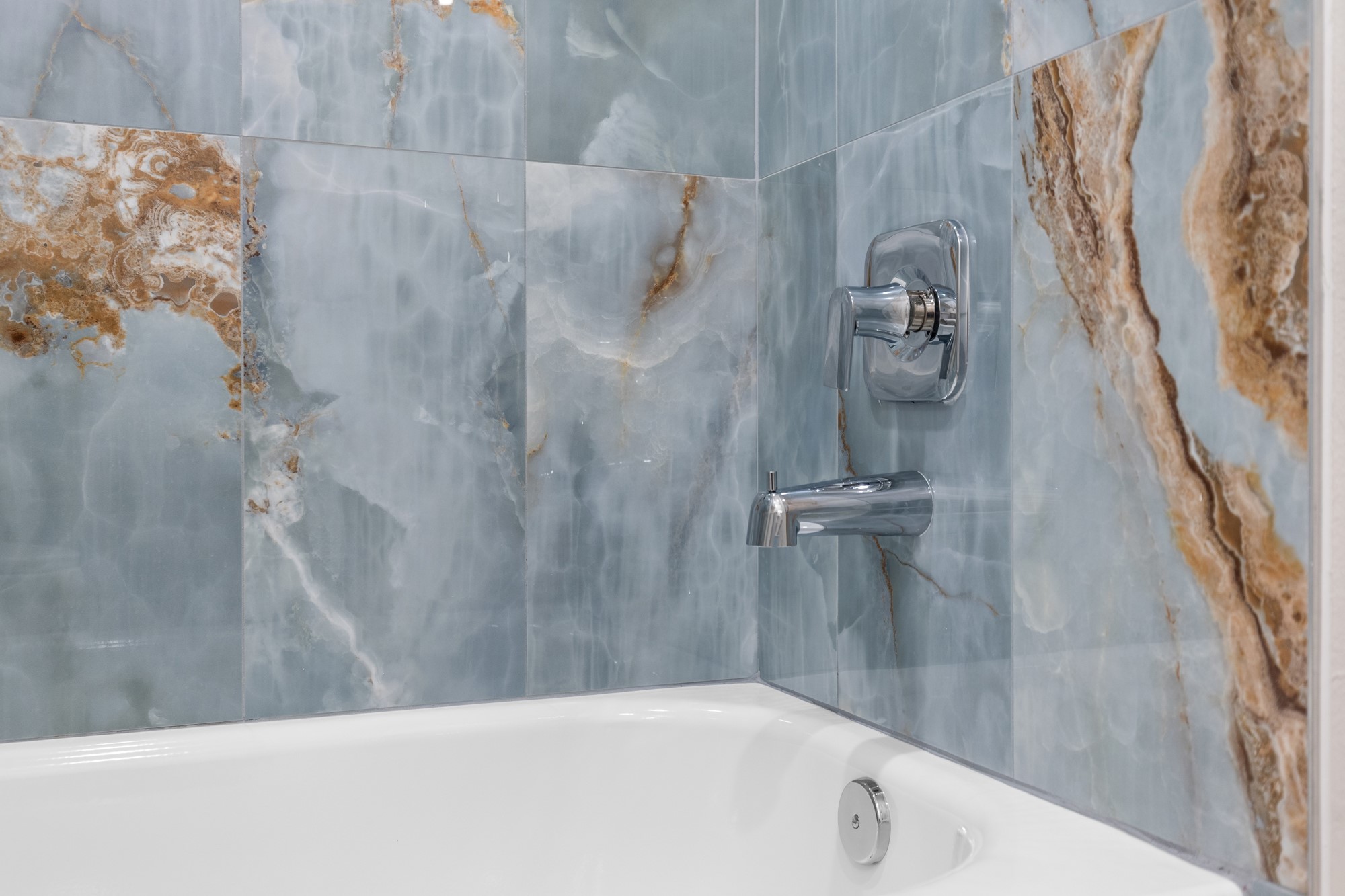 7322 Phillips Street Houston, TX 77088 - Photo 19 of 27 a bathroom with a bathtub