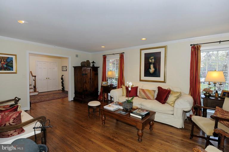 7720 Greentree Road Bethesda, MD 20817 - Photo 14 of 23 a living room with furniture and wooden floor