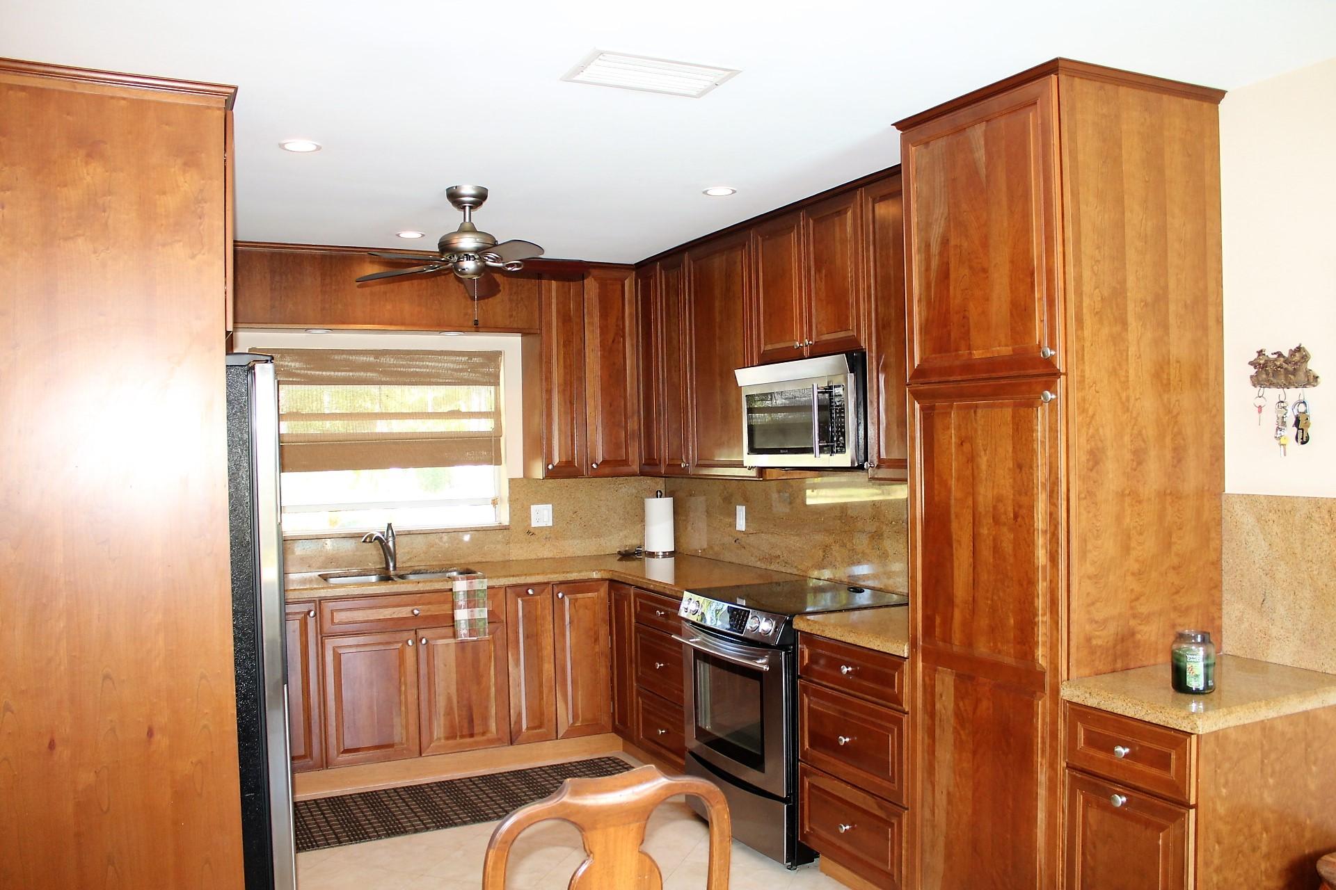 366 Elm Avenue Tequesta, FL 33469 - Photo 12 of 37 IMG_9654