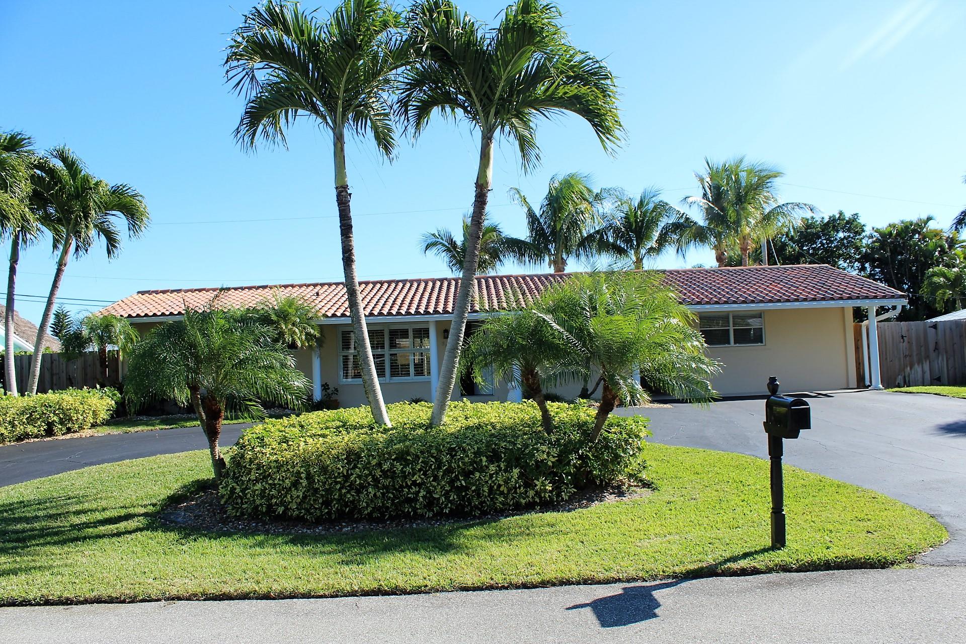 366 Elm Avenue Tequesta, FL 33469 - Photo 3 of 37 IMG_9641