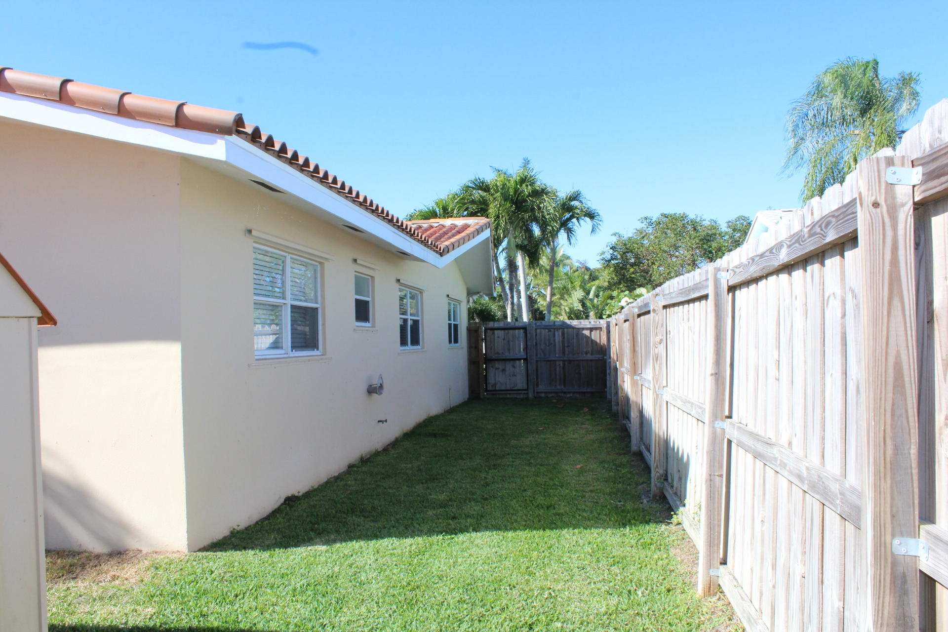 366 Elm Avenue Tequesta, FL 33469 - Photo 37 of 37 IMG_9678
