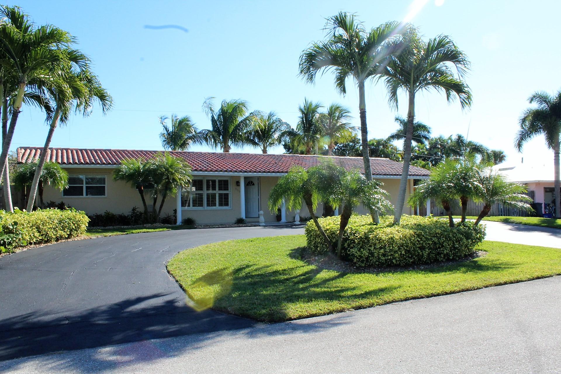 366 Elm Avenue Tequesta, FL 33469 - Photo 4 of 37 IMG_9642 (2)