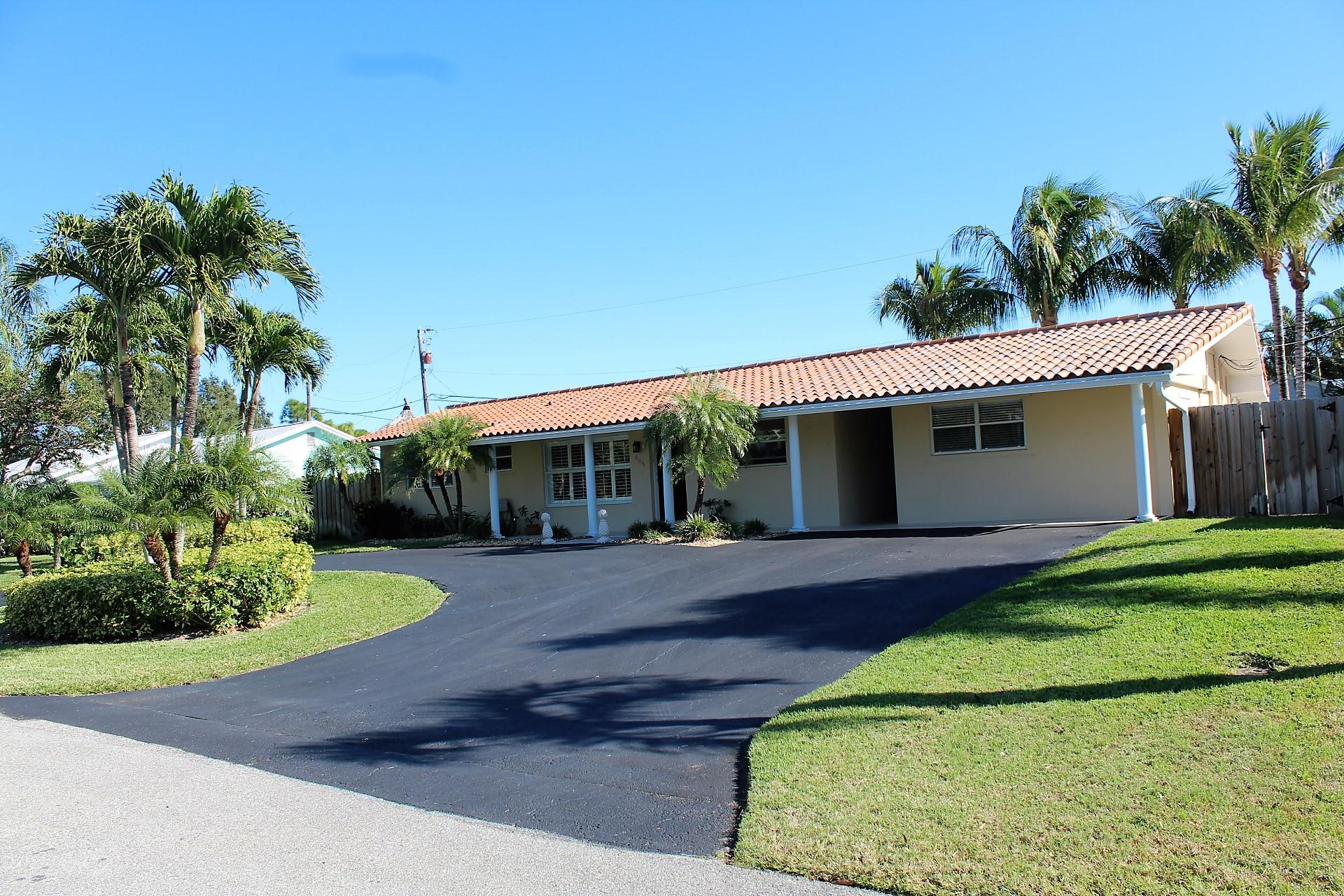 366 Elm Avenue Tequesta, FL 33469 - Photo 5 of 37 IMG_9643