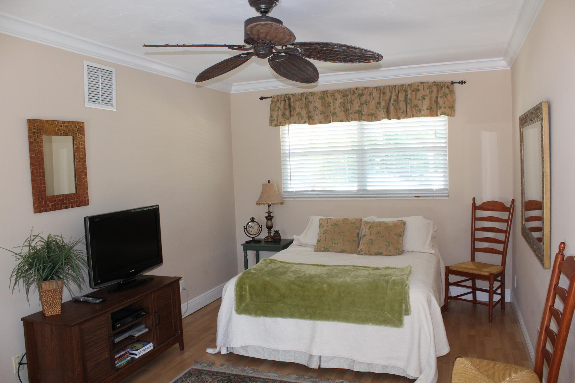 366 Elm Avenue Tequesta, FL 33469 - Photo 7 of 37 IMG_9645