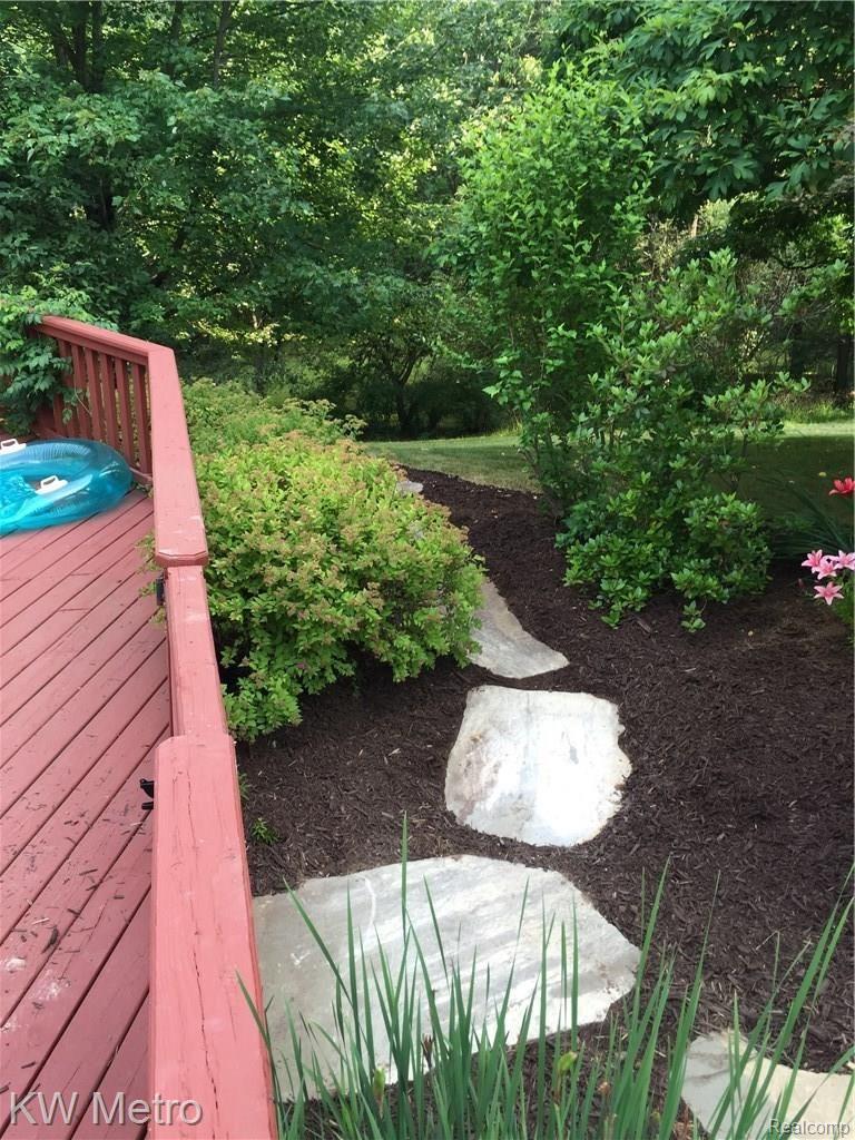 2211 West Wardlow Road Highland, MI 48357 - Photo 15 of 53 Side of pool landscaping.