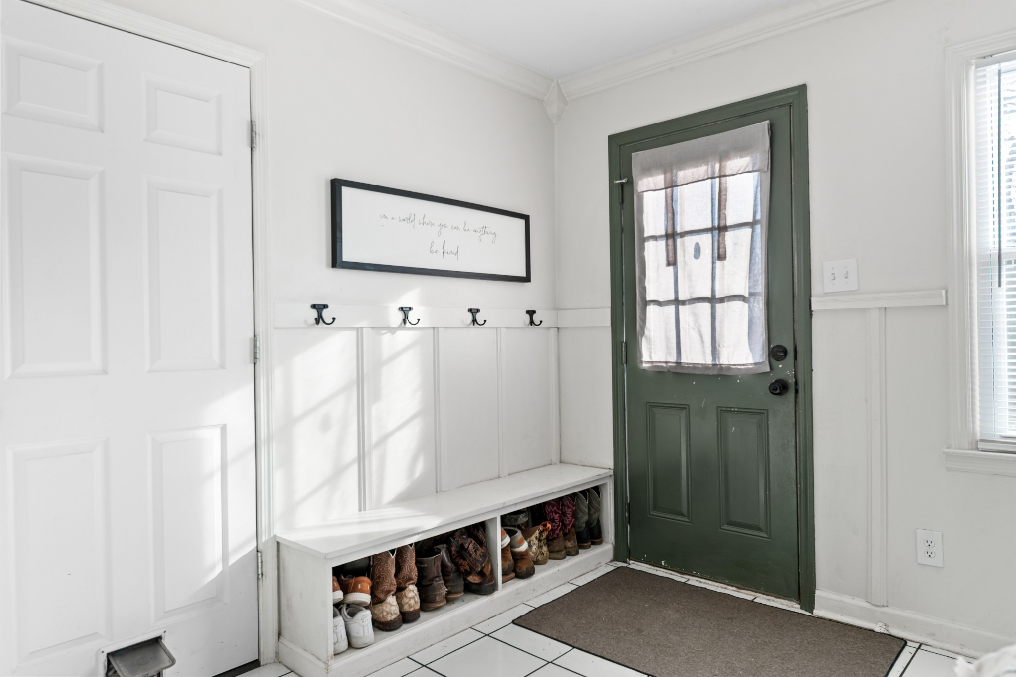 2318 Verona Caney Road Lewisburg, TN 37091 - Photo 34 of 70 a living room with furniture a flat screen tv and a window