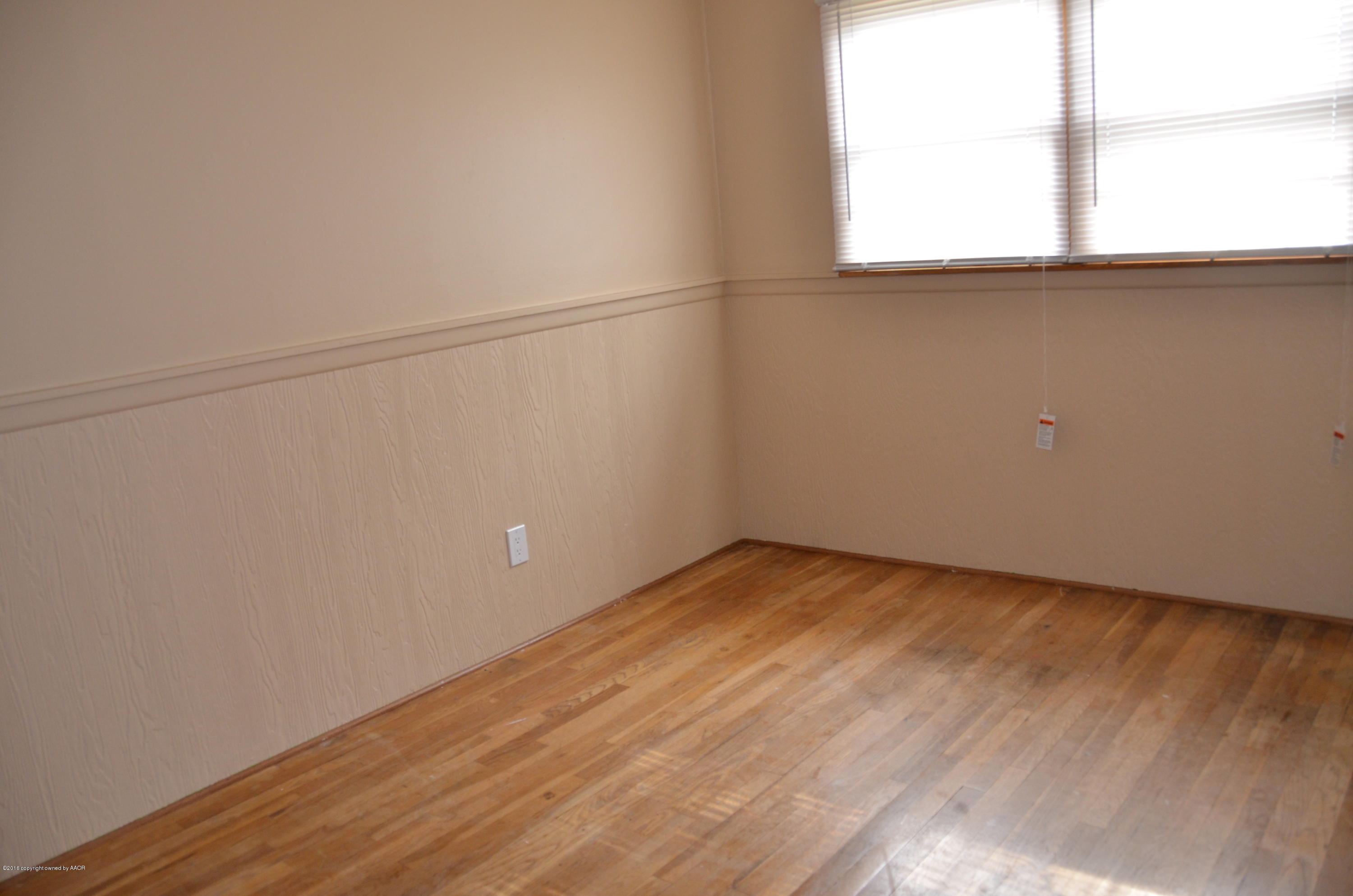 4207 Crockett Street Amarillo, TX 79110 - Photo 8 of 24 2nd Bedroom