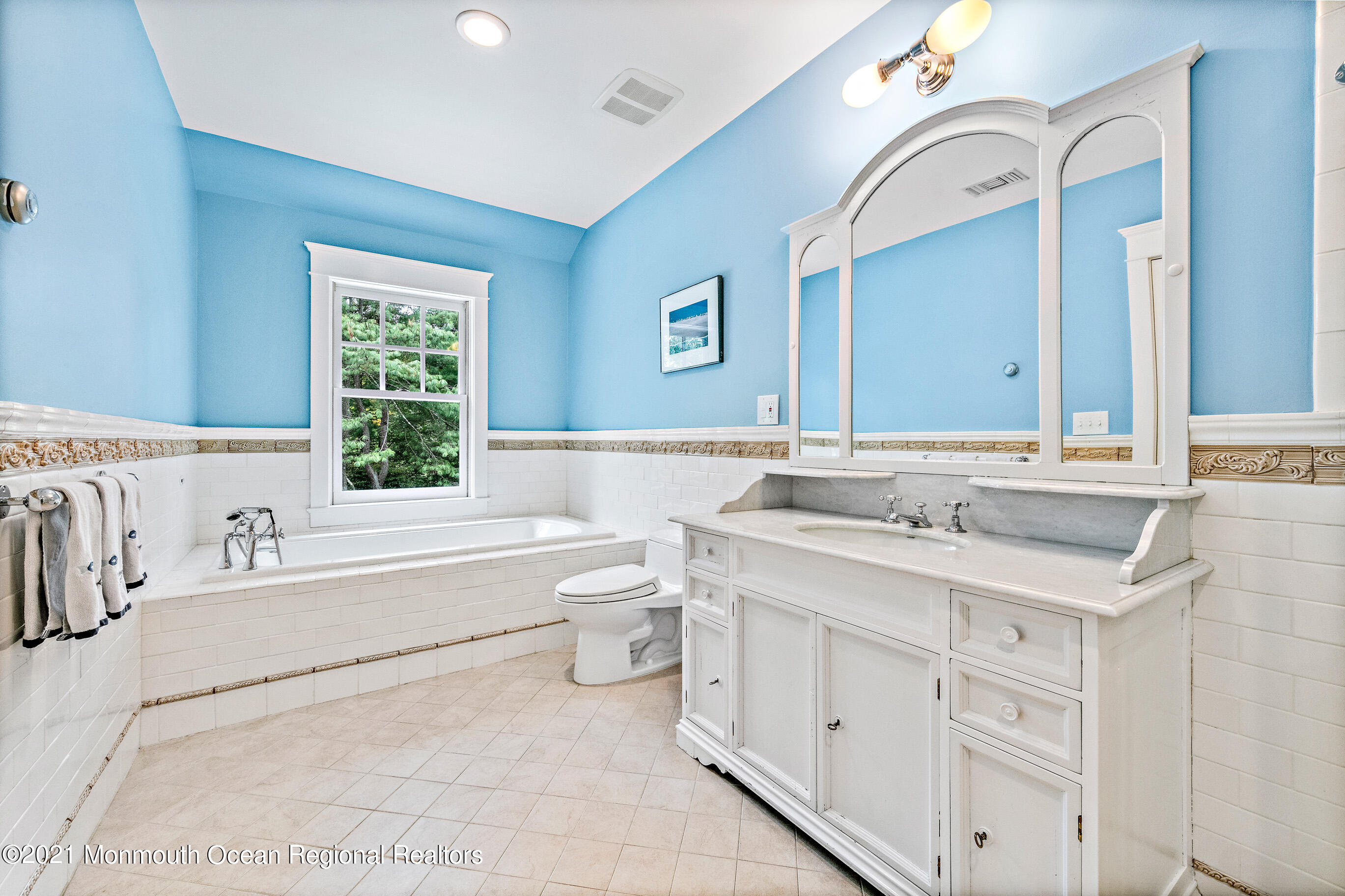 43 Muhlenbrink Road Colts Neck, NJ 07722 - Photo 63 of 89 a bathroom with a bathtub sink and mirror