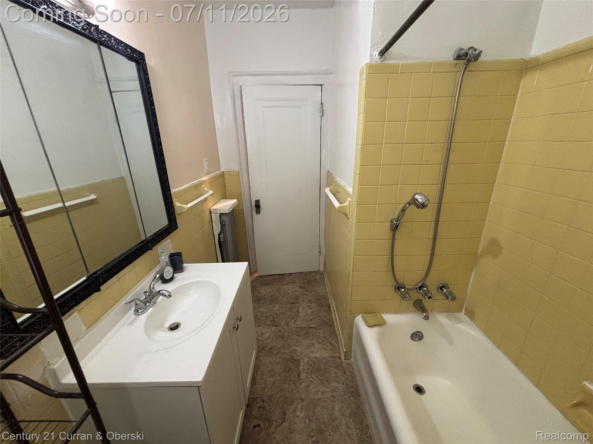 3237 Calvert Avenue Detroit, MI 48206 - Photo 6 of 8 Bathroom