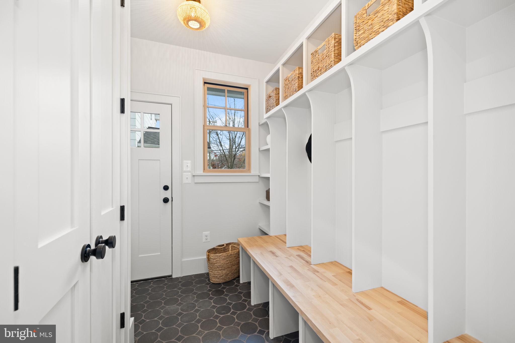 803 Russell Road Alexandria, VA 22301 - Photo 15 of 63