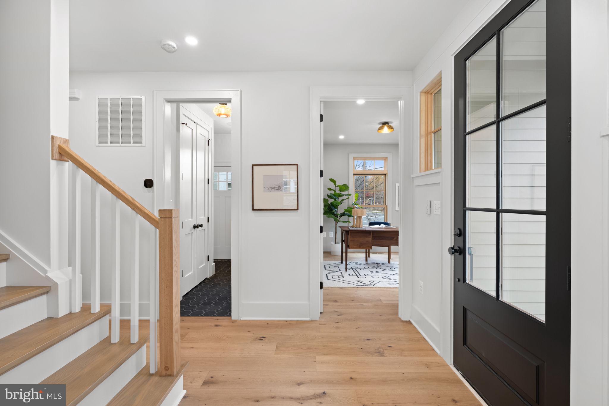 803 Russell Road Alexandria, VA 22301 - Photo 4 of 63