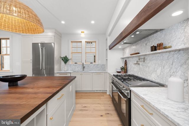 $2,225,000 | 803 Russell Road, Alexandria, VA 22301