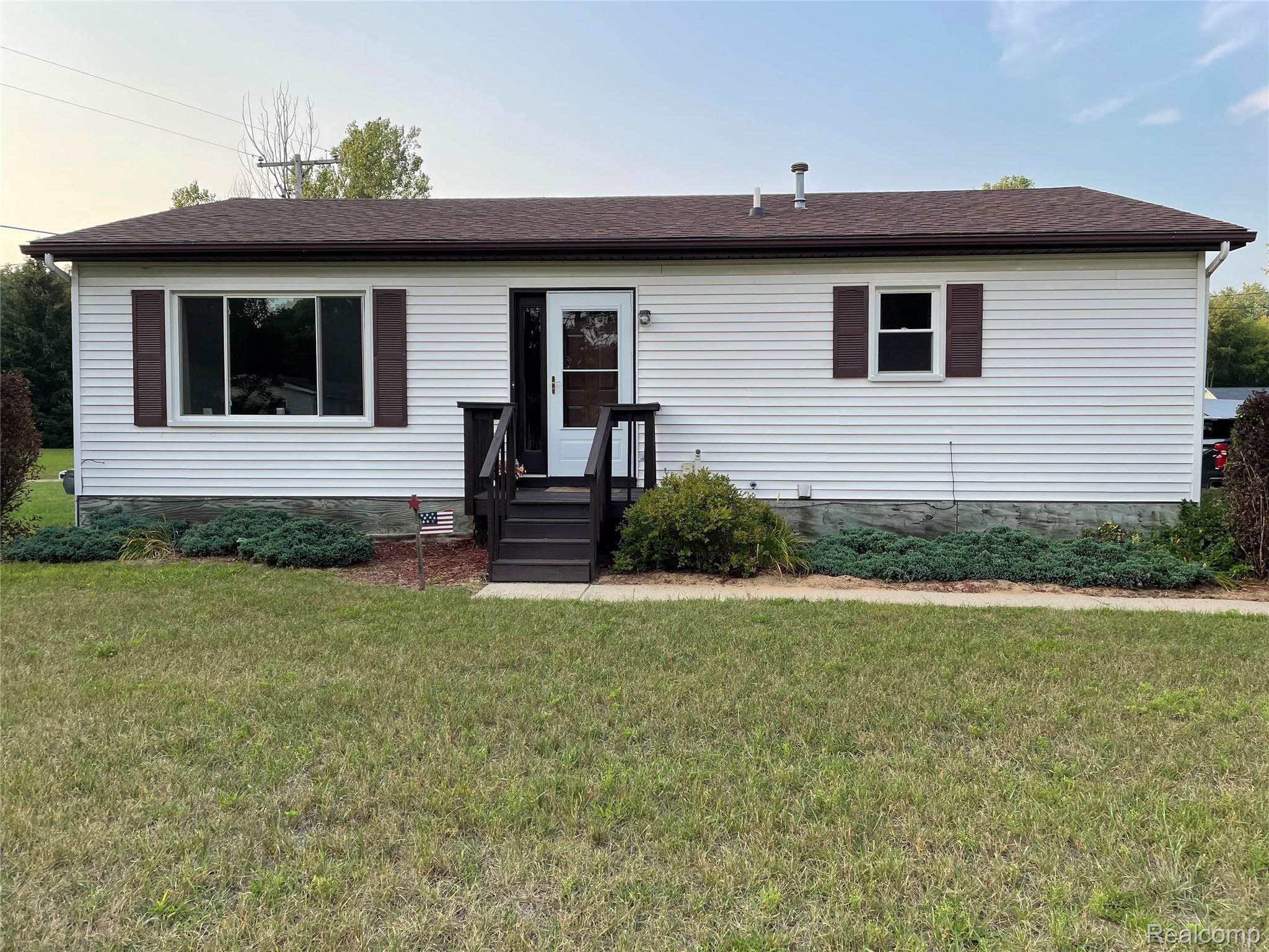 9154 West Frances Road Flushing, MI 48433 - Photo 2 of 39 IMG_4616.JPG